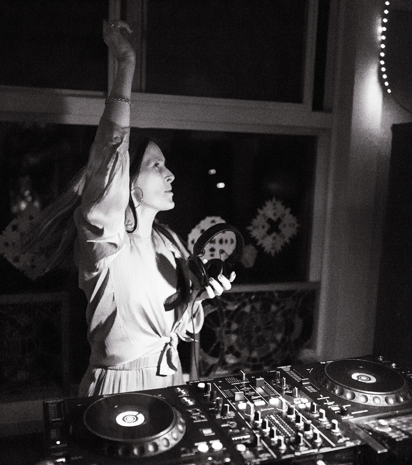 MS.Rockwell — hands up, black & white