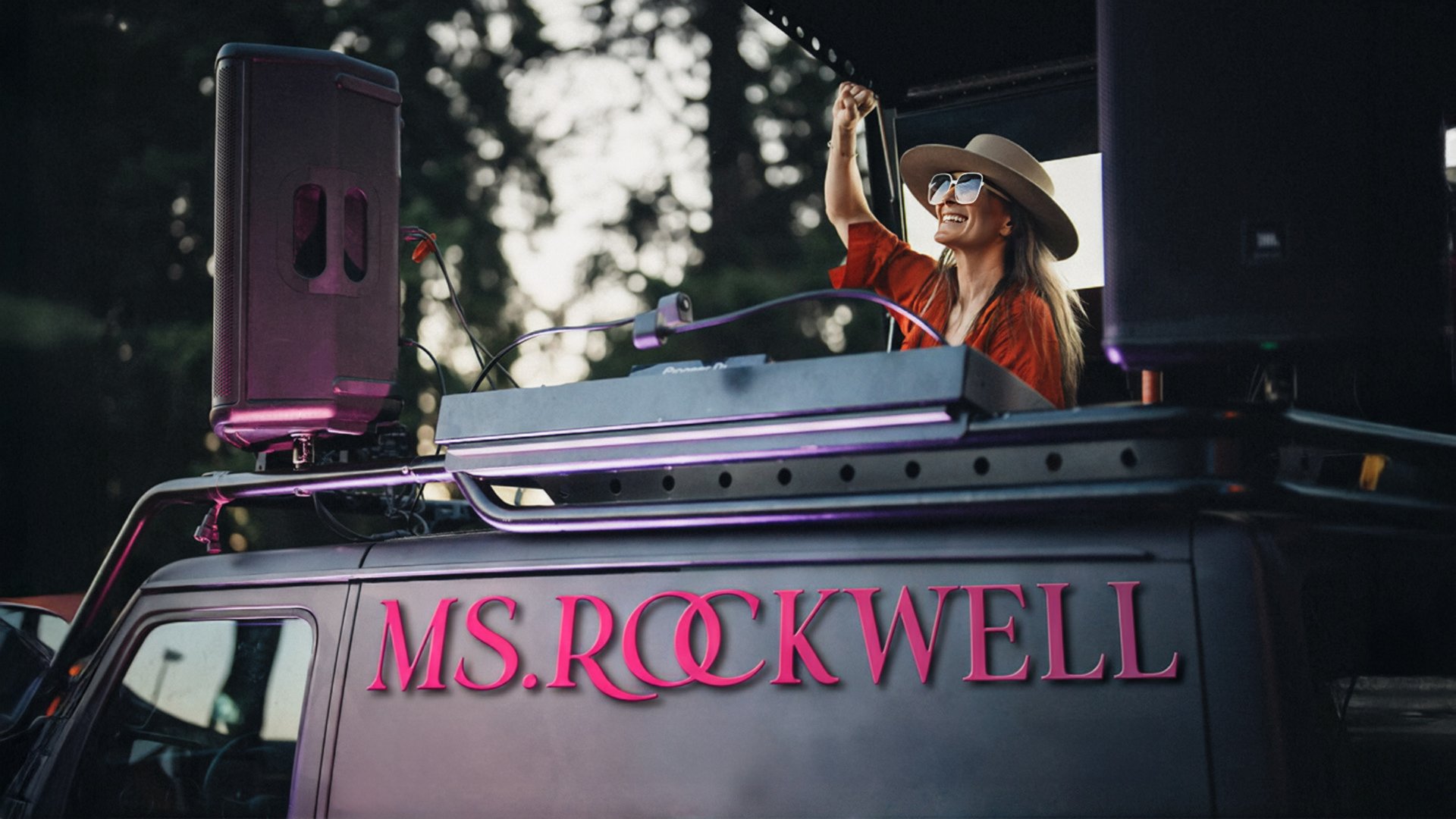 MS.Rockwell — rooftop set
